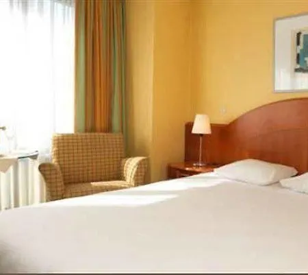 Acces 4* أوستيند
